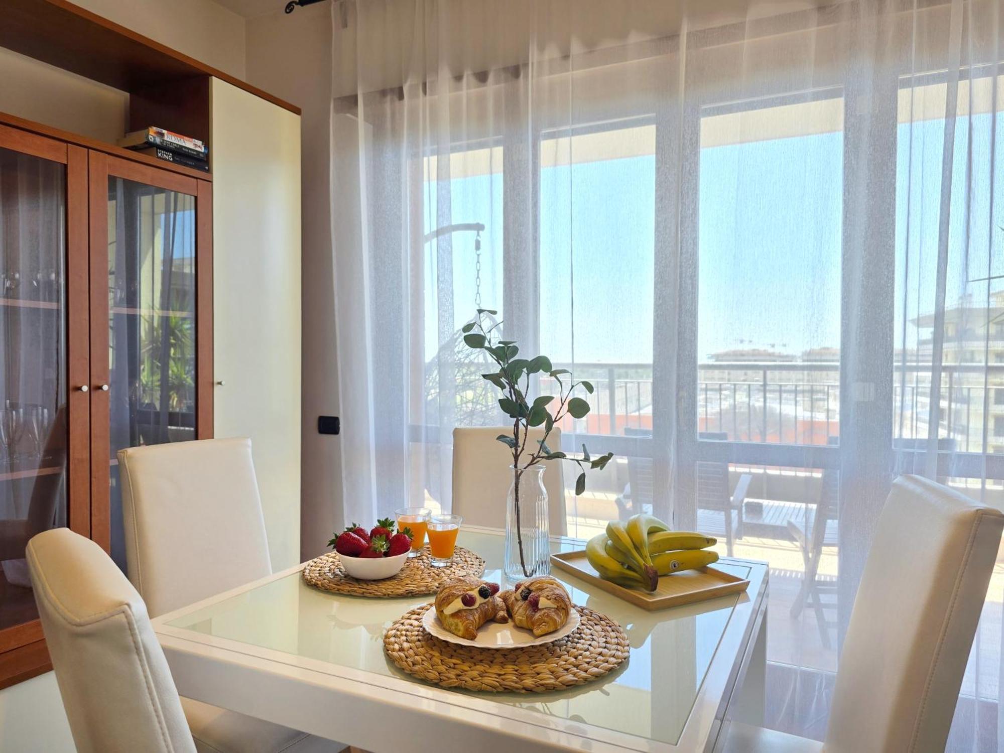 Golden Hour - Panoramic Terrace Apartment Fiumicino